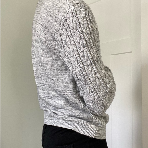 Cozy v-neck sweater - Picture 7 of 8